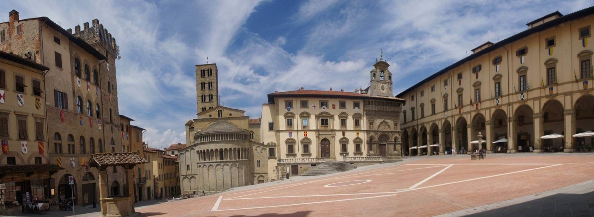 wine tour adventure - tuscany - arezzo piazza grande